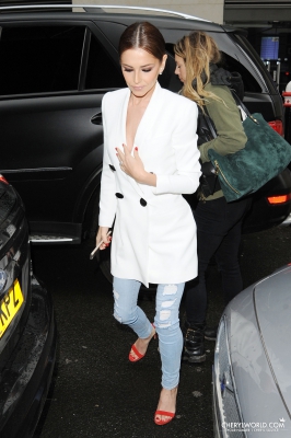 Arriving_at_an_X_Factor_Photoshoot_in_London_26_07_15_281029.jpg