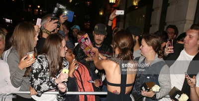Cheryl_Fernandez-Versini_displays_her_very_slim_physique_and_a_hint_of_sideboob_in_a_sophisticated_black_jumpsuit_at_perfume_launch_19_08_15_2811429.jpg