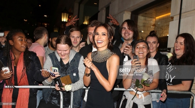 Cheryl_Fernandez-Versini_displays_her_very_slim_physique_and_a_hint_of_sideboob_in_a_sophisticated_black_jumpsuit_at_perfume_launch_19_08_15_288329.jpg