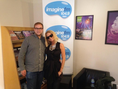 Sarah_Harding_-_Inside_various_radio_stations_20_07_15_28429.jpg