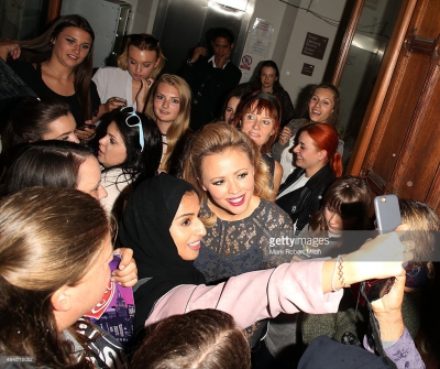 Kimberley_Walsh_leaving_the_Cadogan_Hall_in_Chelsea_after_her_performance_in_the_Sweet_Charity_musical_19_08_15_28429.jpg