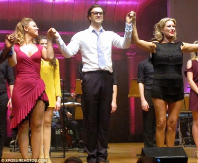 Kimberley_Walsh_showed_off_her_new_svelte_figure_in_a_flapper_style_dress_on_stage_Sweet_Charity_in_Cadogan_Hall_theatre_in_London_21_08_15_28329.jpg