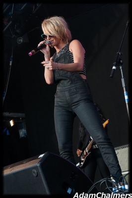 Sarah_Harding_-_Bournemouth_Air_Show_21_08_15_28129.jpg