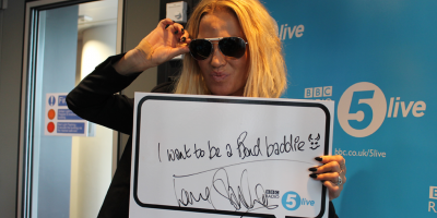 Sarah_Harding_-_Inside_radio_stations_21_07_15_28129.jpg