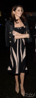 Cheryl_and_Nicola_Arriving_at_Elf_Musical_05_11_15_281329.jpg