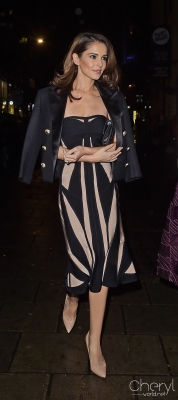 Cheryl_and_Nicola_Arriving_at_Elf_Musical_05_11_15_282229.jpg