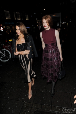 Cheryl_and_Nicola_Arriving_at_Elf_Musical_05_11_15_282629.jpg