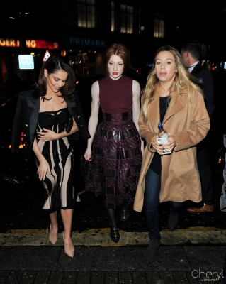 Cheryl_and_Nicola_Arriving_at_Elf_Musical_05_11_15_283129.jpg