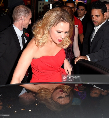 Kimberley_Walsh_leave_Hamley_s_toy_store_on_Regent_Street_05_11_15_281829.jpg