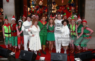 Kimberley_Walsh_with_the_Cast_Of__Elf__unveil_Hamleys_Christmas_windows_at_Hamleys_05_11_15_282129.jpg