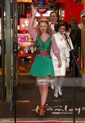 Kimberley_Walsh_with_the_Cast_Of__Elf__unveil_Hamleys_Christmas_windows_at_Hamleys_05_11_15_282329.jpg