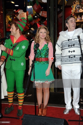 Kimberley_Walsh_with_the_Cast_Of__Elf__unveil_Hamleys_Christmas_windows_at_Hamleys_05_11_15_282829.jpg