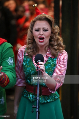 Kimberley_Walsh_with_the_Cast_Of__Elf__unveil_Hamleys_Christmas_windows_at_Hamleys_05_11_15_284229.jpg