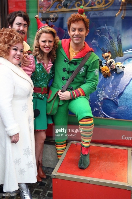 Kimberley_Walsh_with_the_Cast_Of__Elf__unveil_Hamleys_Christmas_windows_at_Hamleys_05_11_15_285629.jpg