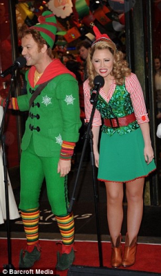 Kimberley_Walsh_with_the_Cast_Of__Elf__unveil_Hamleys_Christmas_windows_at_Hamleys_05_11_15_28729.jpg
