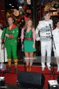 Kimberley_Walsh_with_the_Cast_Of__Elf__unveil_Hamleys_Christmas_windows_at_Hamleys_05_11_15_283929.jpg
