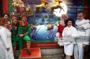 Kimberley_Walsh_with_the_Cast_Of__Elf__unveil_Hamleys_Christmas_windows_at_Hamleys_05_11_15_284529.jpg