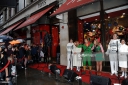 Kimberley_Walsh_with_the_Cast_Of__Elf__unveil_Hamleys_Christmas_windows_at_Hamleys_05_11_15_286729.jpg