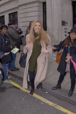 Nadine_Coyle_Seen_outside_BBC_Radio_2_studios_in_London_29_10_15_281729.jpg