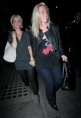 Sarah_Leaving_Nobu_021106_3.jpg