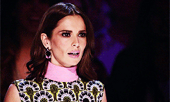 tumblr_nu3p1syeaS1s0y7wio7_r1_250.gif