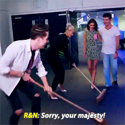tumblr_nvay6ff1b81so63s4o1_250.gif