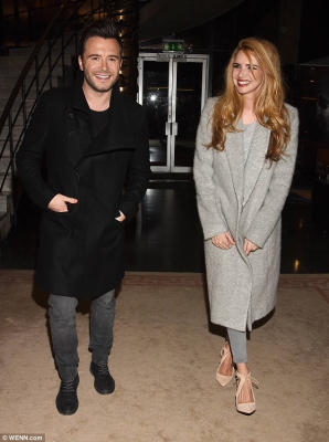 Nadine_Coyle_leaving_RTE_Studios_21_11_15_28729.jpg