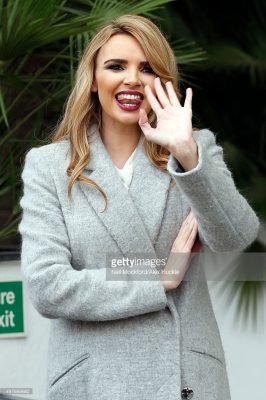 Nadine_Coyle_seen_leaving_the_ITV_Studios_after_performing_on_Lorraine_18_11_15_281029.jpg