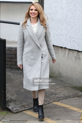 Nadine_Coyle_seen_leaving_the_ITV_Studios_after_performing_on_Lorraine_18_11_15_281929.jpg