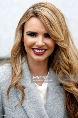 Nadine_Coyle_seen_leaving_the_ITV_Studios_after_performing_on_Lorraine_18_11_15_282329.jpg