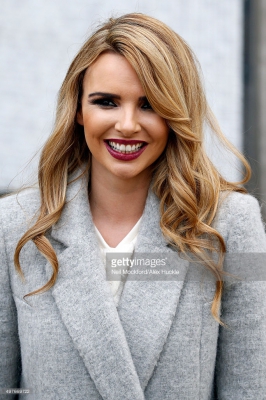 Nadine_Coyle_seen_leaving_the_ITV_Studios_after_performing_on_Lorraine_18_11_15_282529.jpg