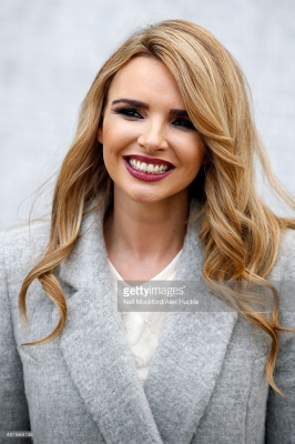 Nadine_Coyle_seen_leaving_the_ITV_Studios_after_performing_on_Lorraine_18_11_15_283129.jpg