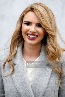 Nadine_Coyle_seen_leaving_the_ITV_Studios_after_performing_on_Lorraine_18_11_15_283629.jpg