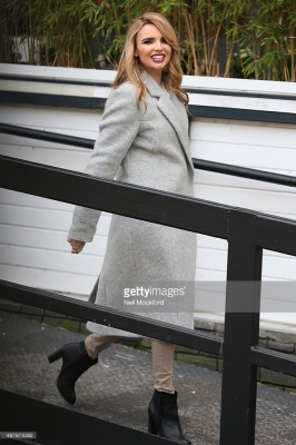 Nadine_Coyle_seen_leaving_the_ITV_Studios_after_performing_on_Lorraine_18_11_15_284529.jpg