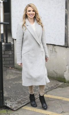 Nadine_Coyle_seen_leaving_the_ITV_Studios_after_performing_on_Lorraine_18_11_15_28929.jpg
