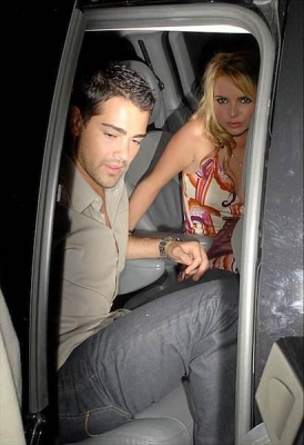 Girls_Aloud_4th_Anniversary_Party_At_Mahiki_Club_06_12_06_2816229.jpg