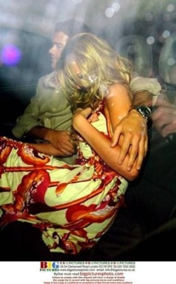 Girls_Aloud_4th_Anniversary_Party_At_Mahiki_Club_06_12_06_289529.jpg