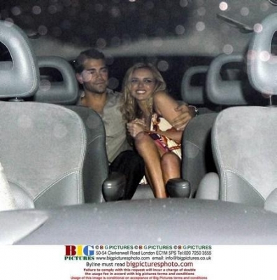 Girls_Aloud_4th_Anniversary_Party_At_Mahiki_Club_06_12_06_289729.jpg