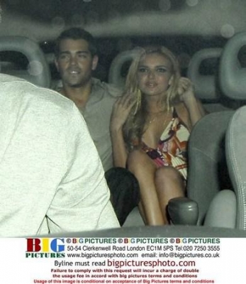 Girls_Aloud_4th_Anniversary_Party_At_Mahiki_Club_06_12_06_289929.jpg