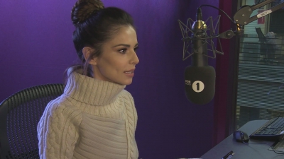 Cheryl_and_her_groups_on_the_Radio_1_Breakfast_Show_mp40026.jpg