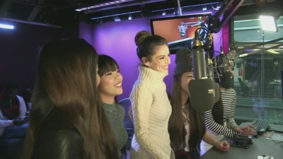 Cheryl_on_BBC_Radio_1_Breakfast_Show_with_Nick_Grimshaw___24_11_2015_mp40870.jpg