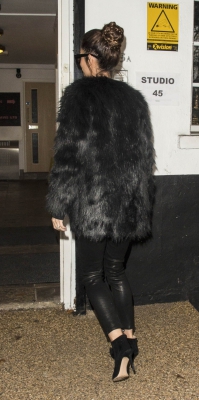 Arriving_and_Leaving_a_Rehearsal_Studio_in_London_01_12_15_281029.jpg
