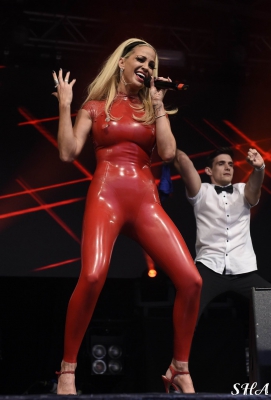 Sarah_Harding_-_Manchester_Pride_29_08_15_2818929.JPG