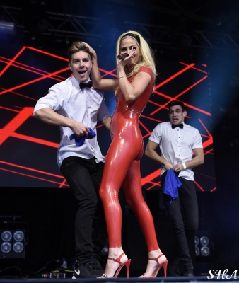 Sarah_Harding_-_Manchester_Pride_29_08_15_2819229.JPG