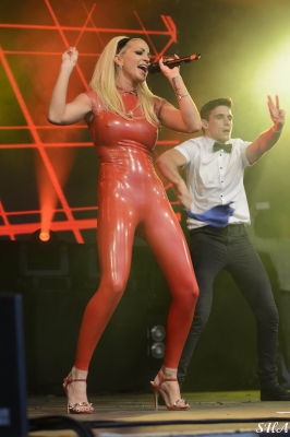 Sarah_Harding_-_Manchester_Pride_29_08_15_2830329.jpg