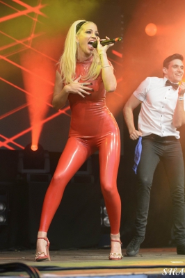 Sarah_Harding_-_Manchester_Pride_29_08_15_2830429.jpg