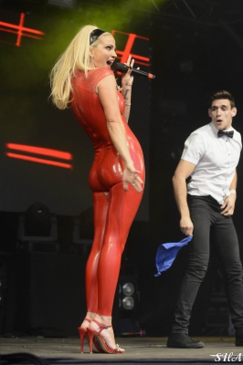 Sarah_Harding_-_Manchester_Pride_29_08_15_2830729.jpg
