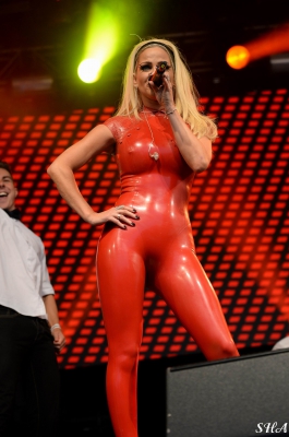 Sarah_Harding_-_Manchester_Pride_29_08_15_2836629.jpg