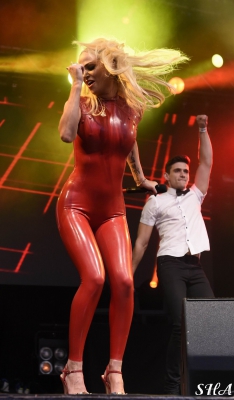 Sarah_Harding_-_Manchester_Pride_29_08_15_289729.jpg