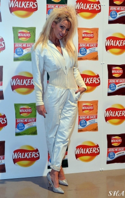Sarah_Harding_-_Walkers_crisp_launch_03_09_15_2813729.jpg